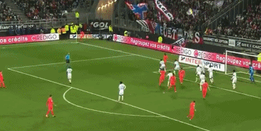 冲刺时刻！年终大战决赛实时赛况：姆巴佩领先C罗不到100票（最后冲刺！年终终极对决最新票数：姆巴佩领先C罗不足百票）