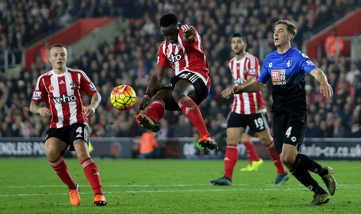 斯帕伊奇庆祝足协杯夺冠：为奖杯感到自豪，更为球队感到骄傲（斯帕伊奇庆祝足协杯封王：奖杯令我自豪，球队更令我骄傲）