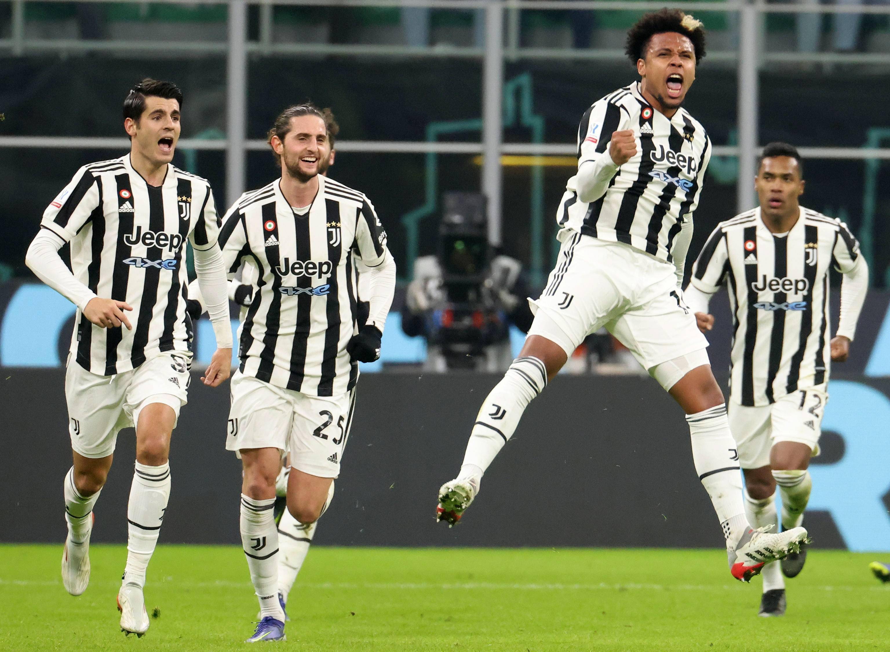 养伤期间看看球，阿什拉夫现场观看埃尔切vs皇马（阿什拉夫养伤期现身看台，观战埃尔切对皇马）