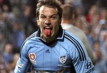 德容恩谈赢切尔西：他们是世俱杯冠军，但我们清楚该如何去踢（德容恩谈胜切尔西：对手虽是世俱杯冠军，我们清楚怎么踢）