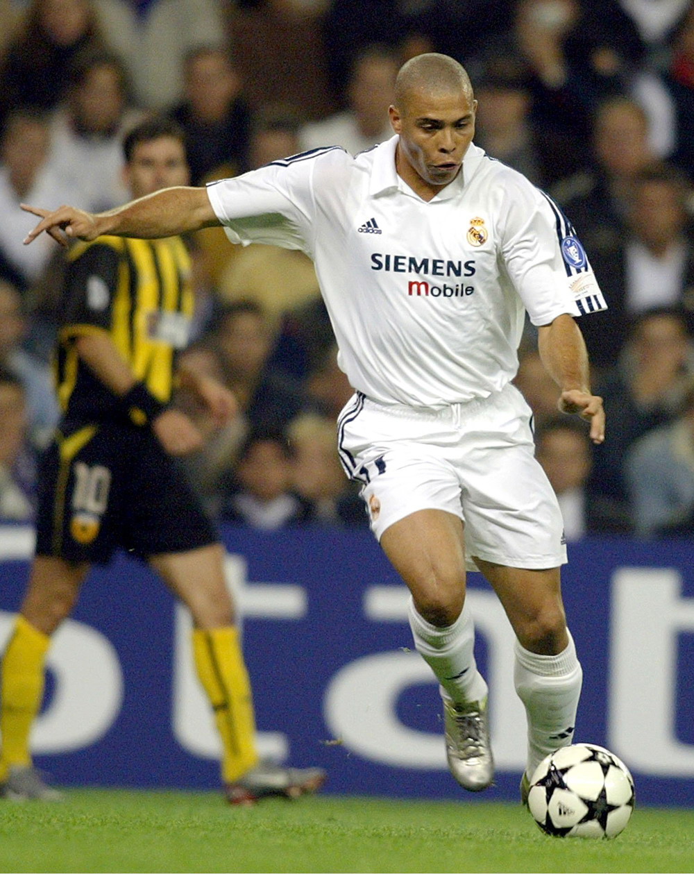 米体：那不勒斯冬窗急需补腰，已联系曼联询问引进梅努可行性（米体：那不勒斯冬窗亟需中场补强，已向曼联咨询梅努加盟可行性）