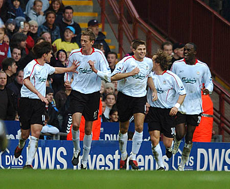 哈维-西蒙斯在切尔西官宣哈托评论区留言：我宝❤️（哈维-西蒙斯现身切尔西哈托官宣帖：留言“我宝”❤️）