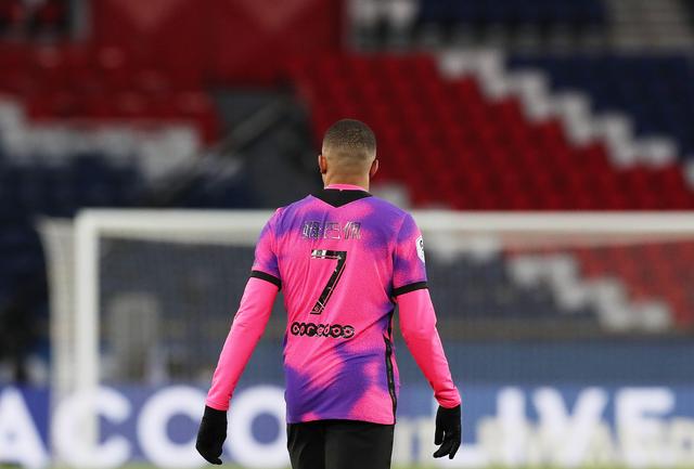 官方：邦马蒂在训练中遭遇腓骨骨折，将至少休战两个月（官方确认：邦马蒂训练时腓骨骨折，至少伤停两个月）