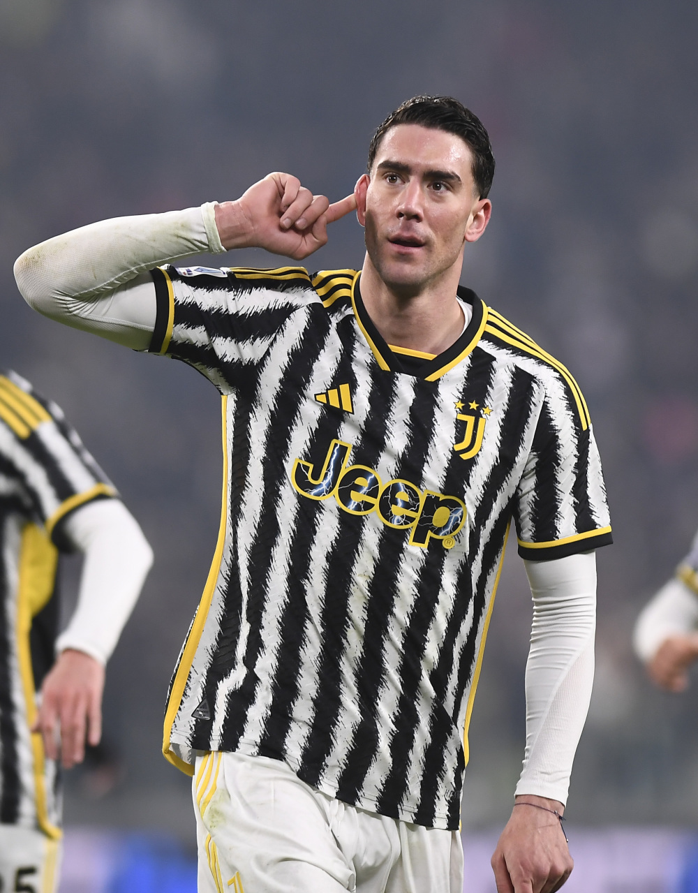 投票调查：巴萨支持率87% 埃因霍温vs马竞得票多（调查显示：巴萨获87%支持，埃因霍温对马竞得票领先）