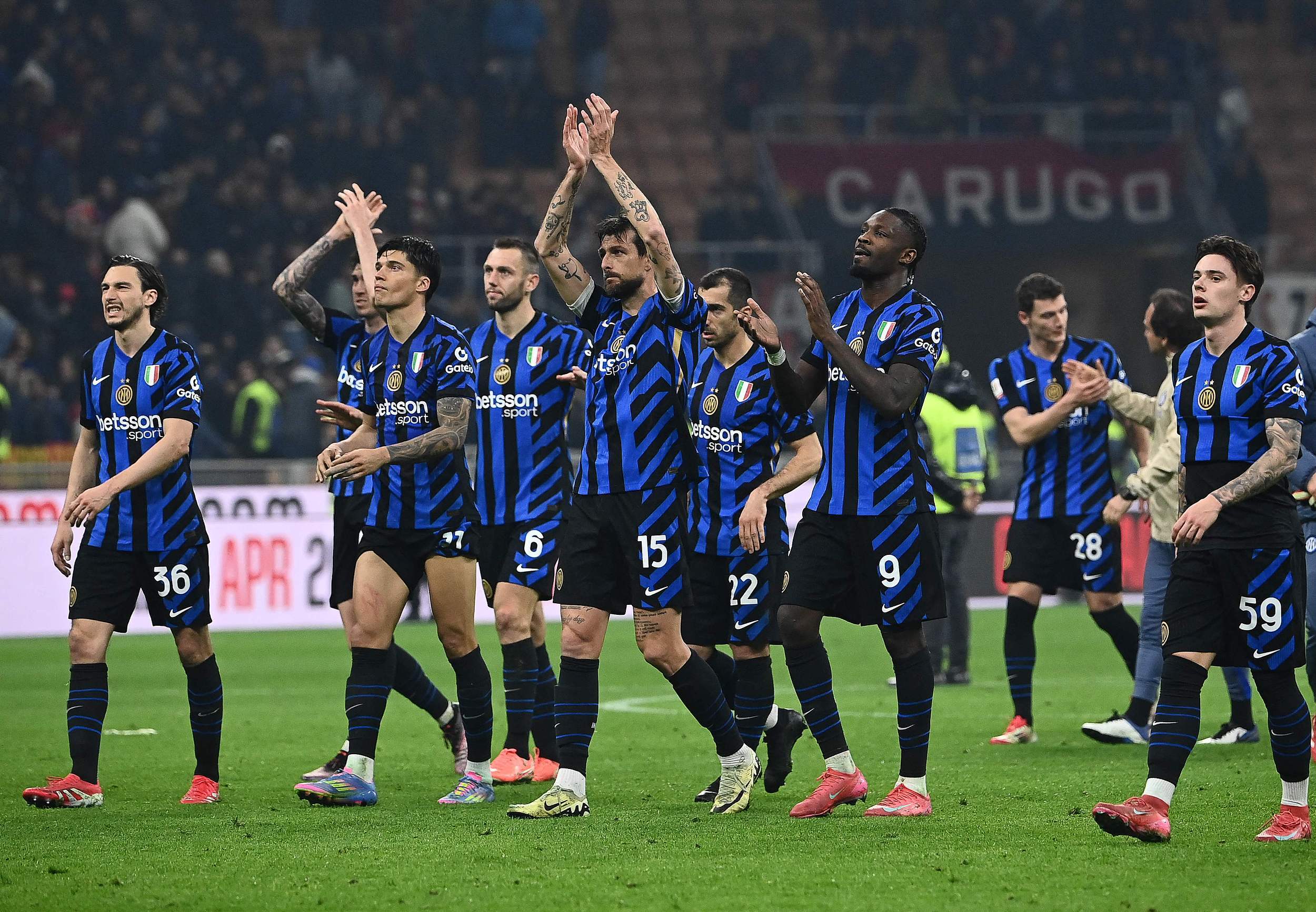 外线手感火热！麦克布莱德替补命中7记三分砍下22分3篮板（替补发威！麦克布莱德外线7记三分轰下22分3篮板）