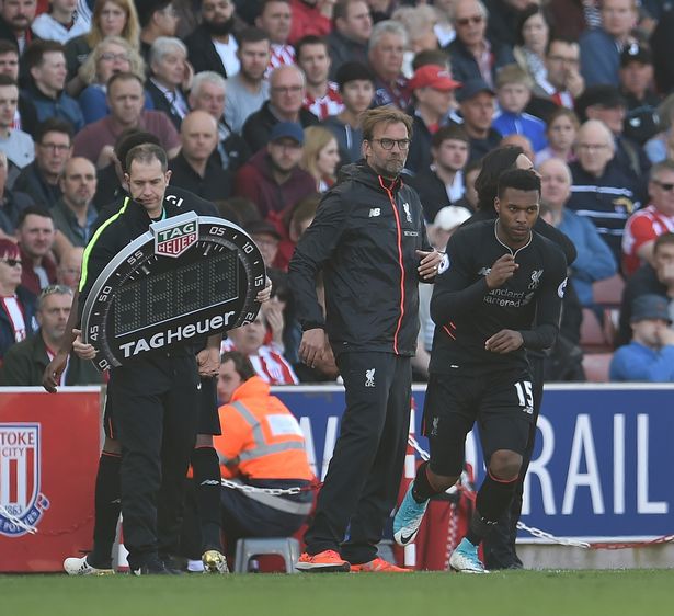 在与新西兰女足的友谊赛中，克尔受邀在一位球迷的孕肚上签名