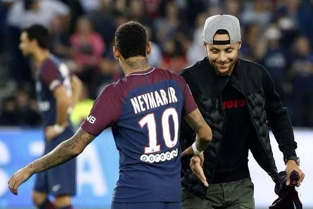 本田圭佑：日本国家队水平越来越高，世界杯夺冠概率也越来越大（本田圭佑：日本队实力持续提升，夺得世界杯的可能性与日俱增）